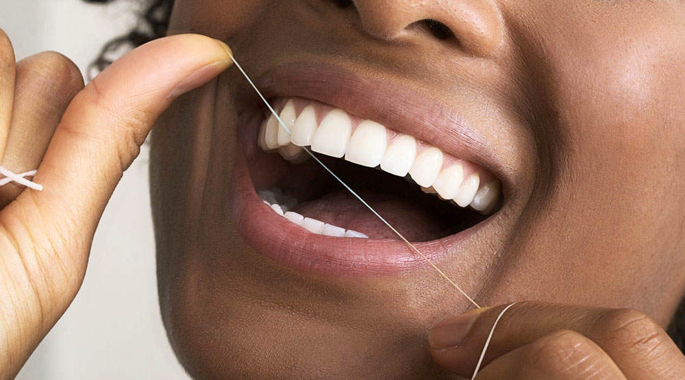 ir de compras Artesano añadir Hilo dental o seda dental? | Clínica Dental Dr. Fuset